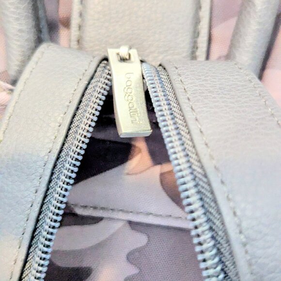 NWOTs Baggillini Crossbody or backpack, perfect for minimalists, travel, etc.! - Picture 4 of 6